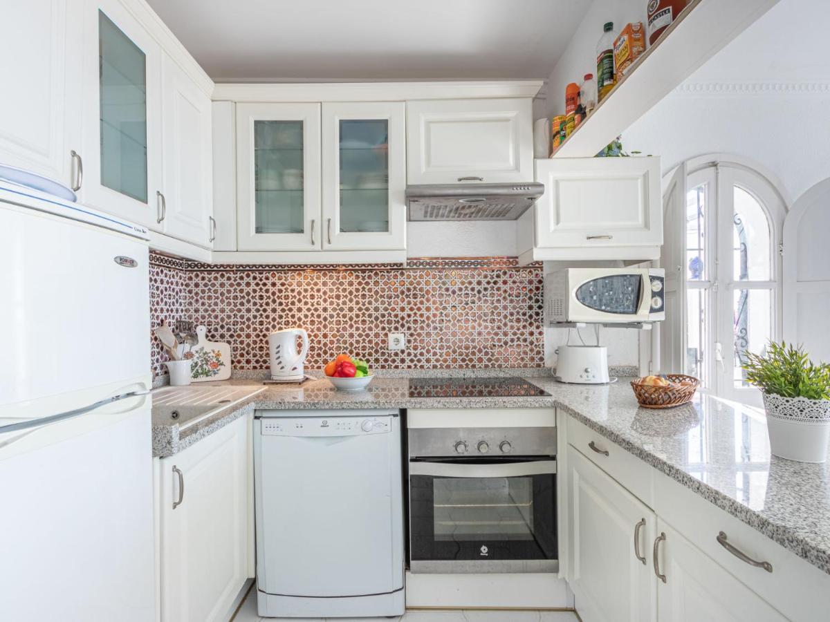 Madreselva By Interhome * Roses
